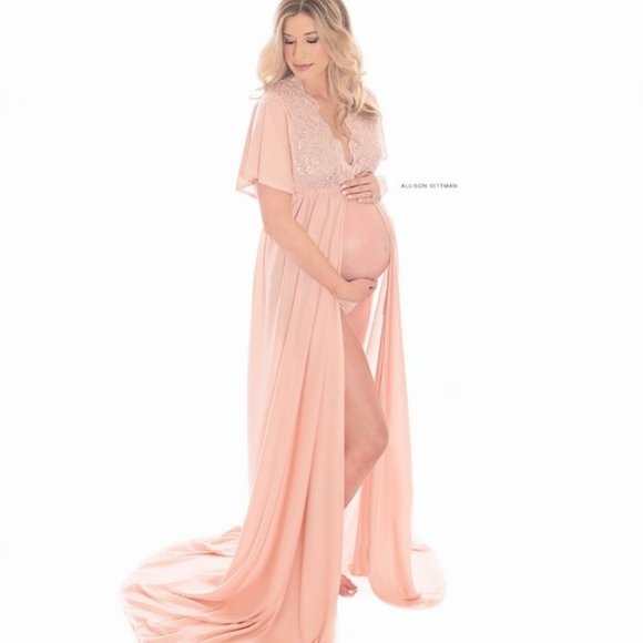 Mary Had a Little Lace pink maternity photo shoot robe - Picture 2 of 5